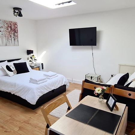 Canterbury Romantic Modern Home Goodnestone  Eksteriør billede